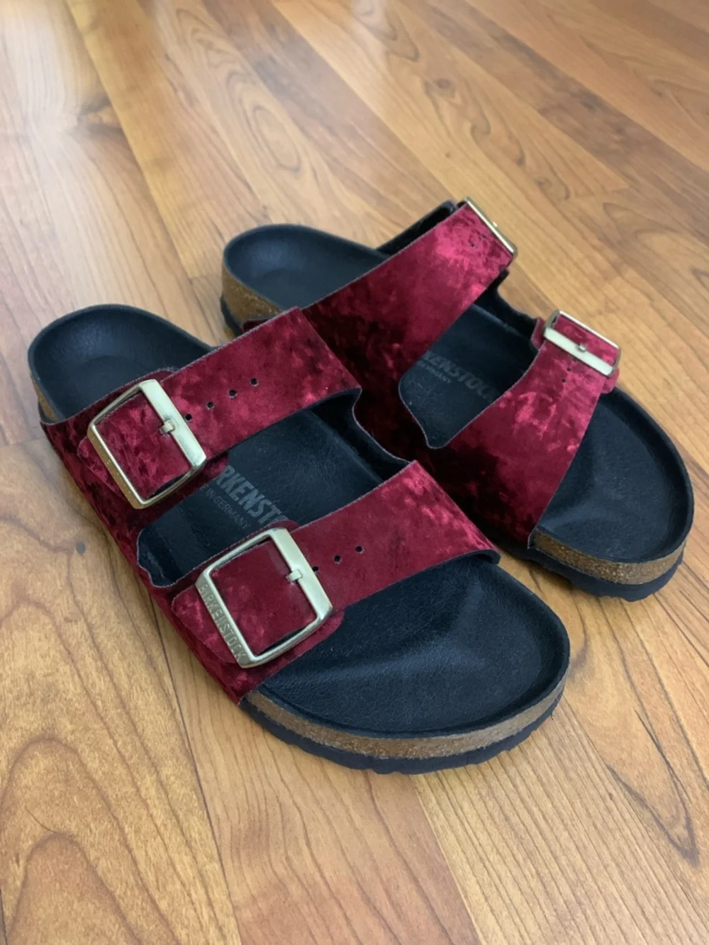 ♥️ RARE! Red Velvet Textile Birkenstock Arizona • Size 40 or 9/9.5 - Picture 1 of 8